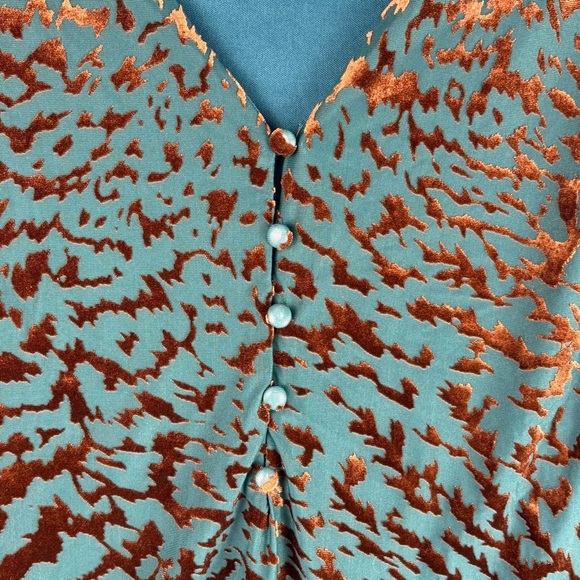 Vici Blue Bell Sleeve Velvet Bronze Animal Print Oversized Blouse Sz Large - Picture 8 of 9